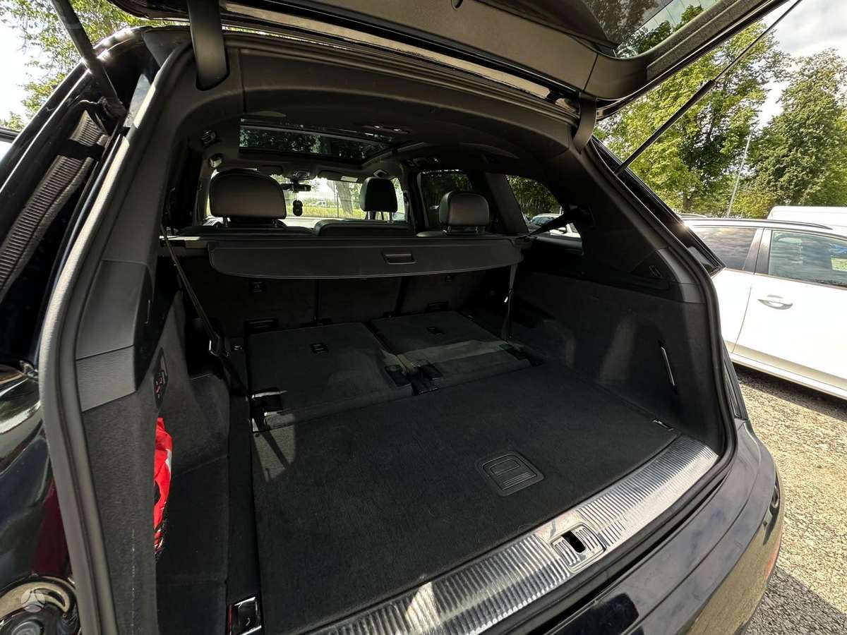 Audi Q7, 3.0 l., off-road / crossover