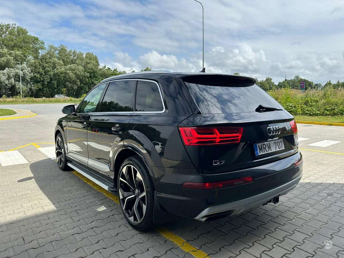 Audi Q7, 3.0 l., off-road / crossover