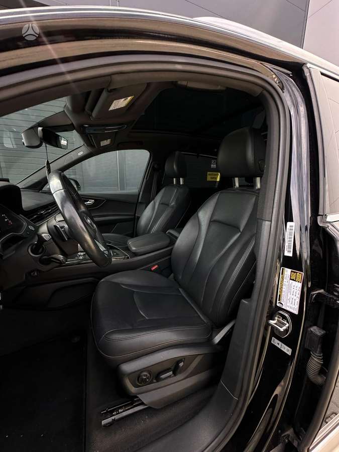Audi Q7, 3.0 l., off-road / crossover