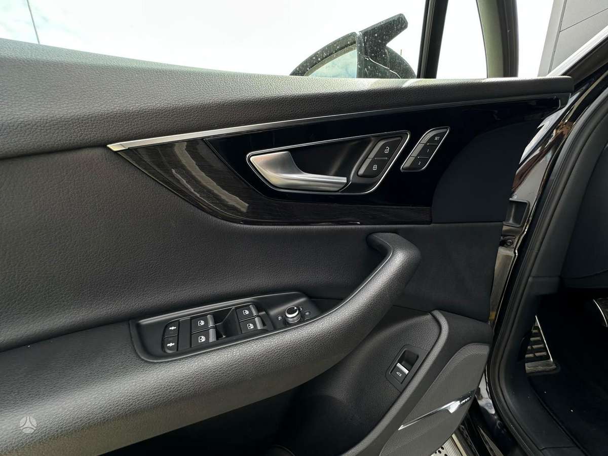 Audi Q7, 3.0 l., off-road / crossover