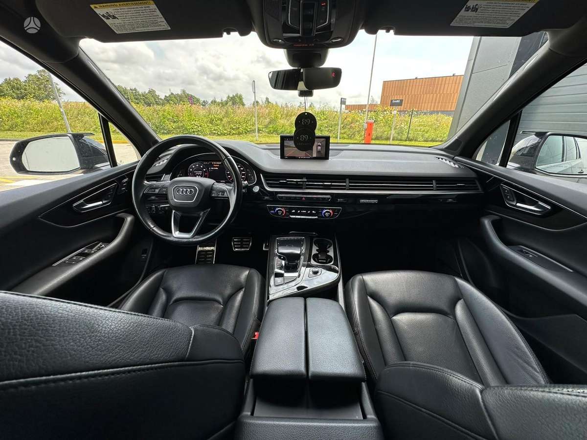Audi Q7, 3.0 l., off-road / crossover