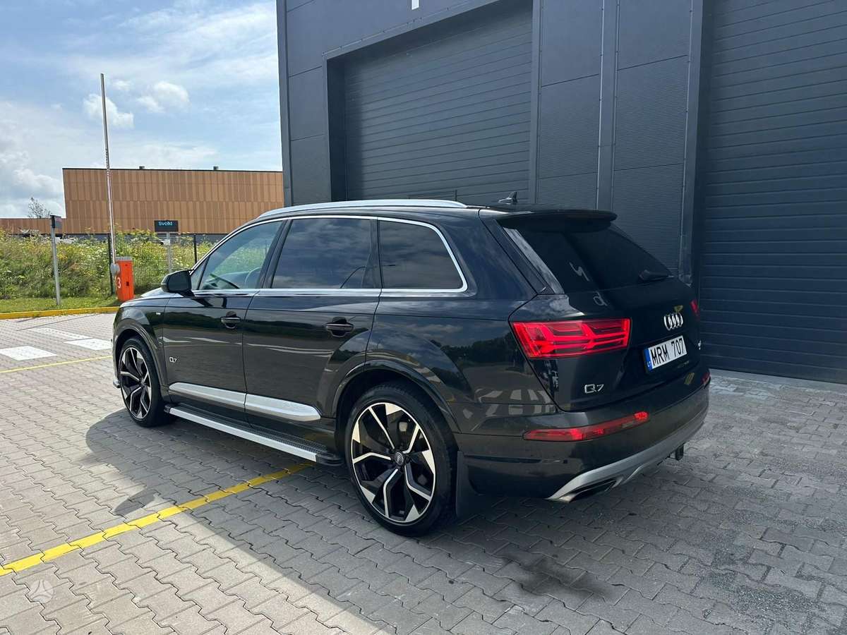 Audi Q7, 3.0 l., off-road / crossover
