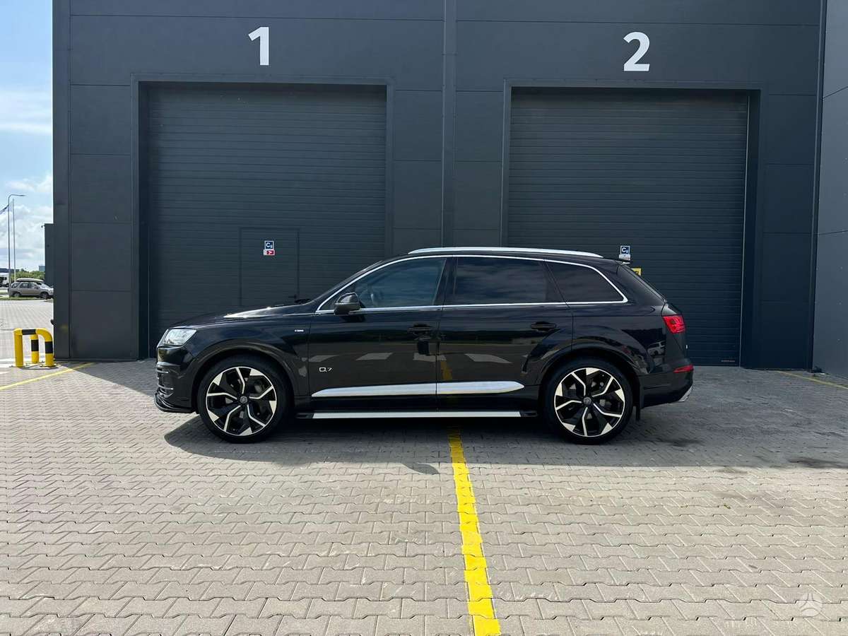 Audi Q7, 3.0 l., off-road / crossover