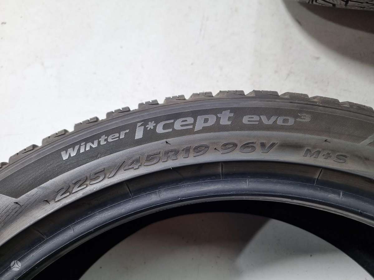 Hankook 7-8mm, 2022m, winter 225/45 R19