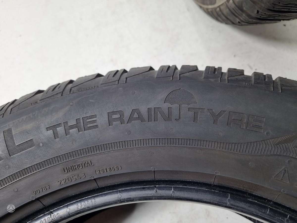 Uniroyal 4-5mm, всесезонные 235/60 R18
