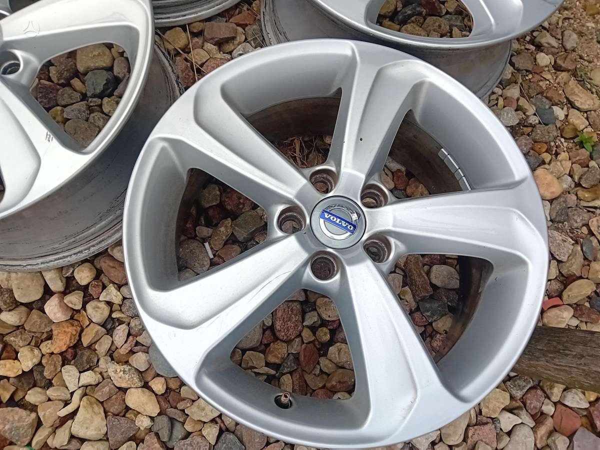 Volvo, lengvojo lydinio, R17