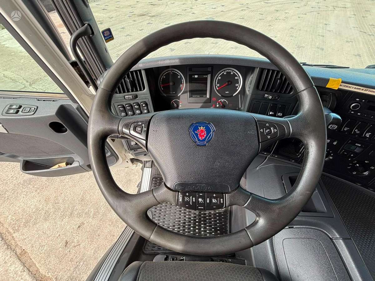 Scania P 370 6x2*4, box trucks / box vans