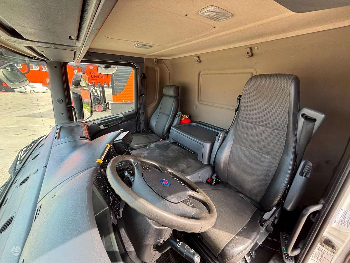 Scania P 370 6x2*4, box trucks / box vans