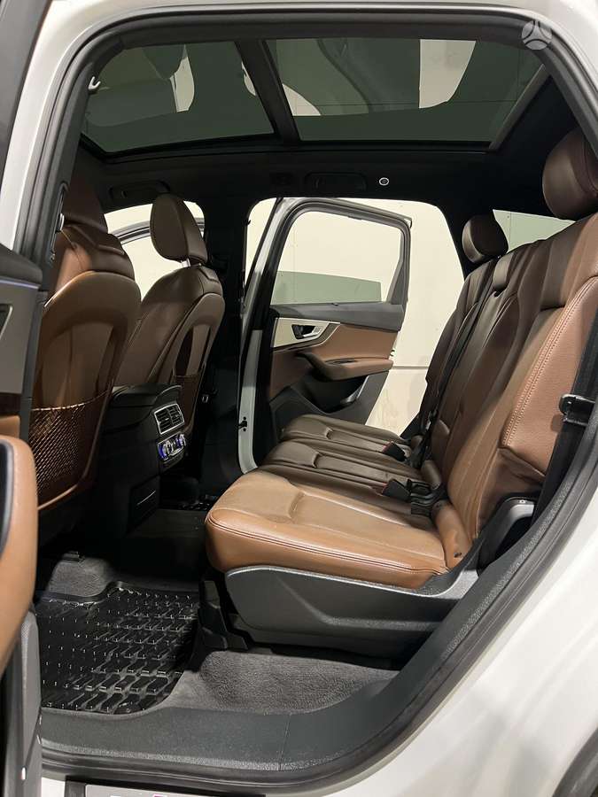 Audi Q7, 3.0 l., off-road / crossover
