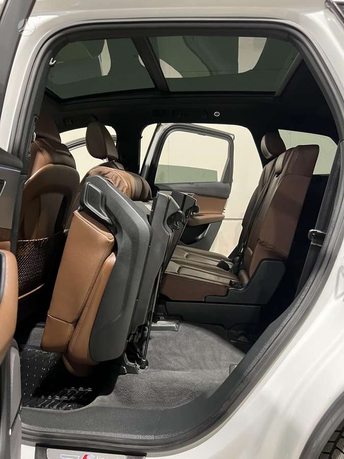 Audi Q7, 3.0 l., off-road / crossover