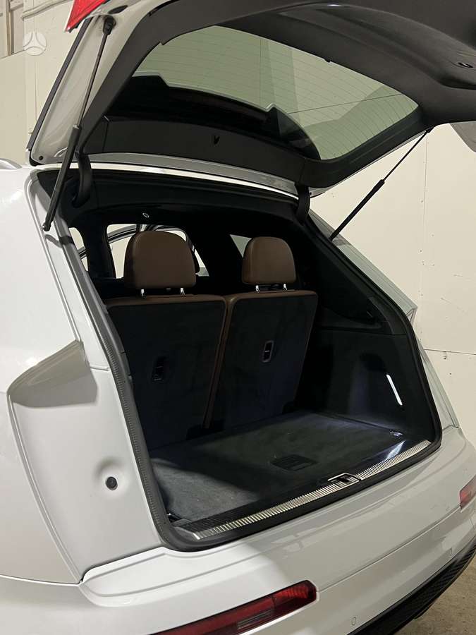 Audi Q7, 3.0 l., off-road / crossover
