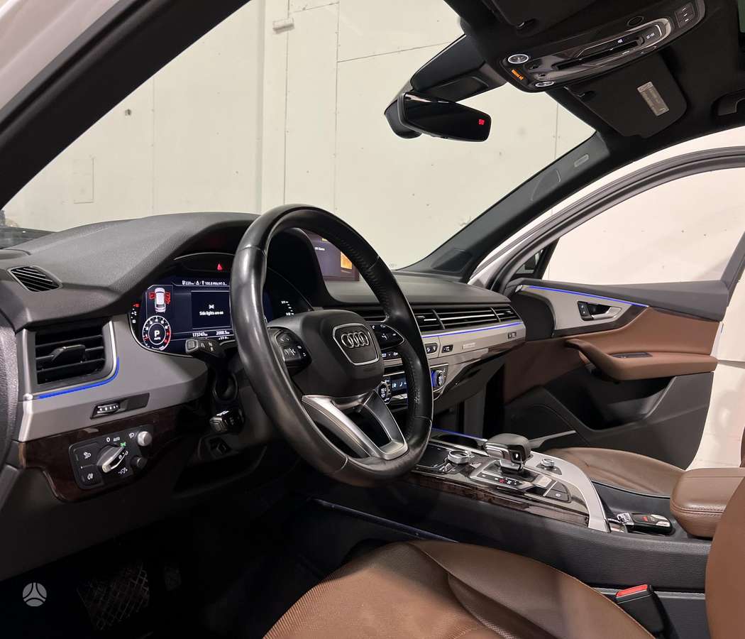Audi Q7, 3.0 l., off-road / crossover