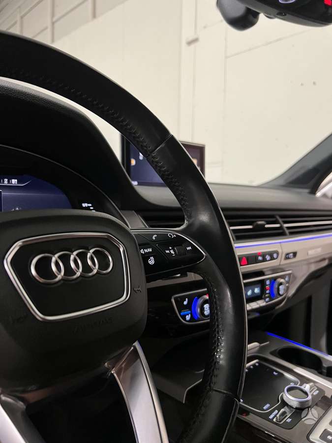 Audi Q7, 3.0 l., off-road / crossover