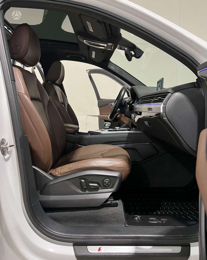 Audi Q7, 3.0 l., off-road / crossover