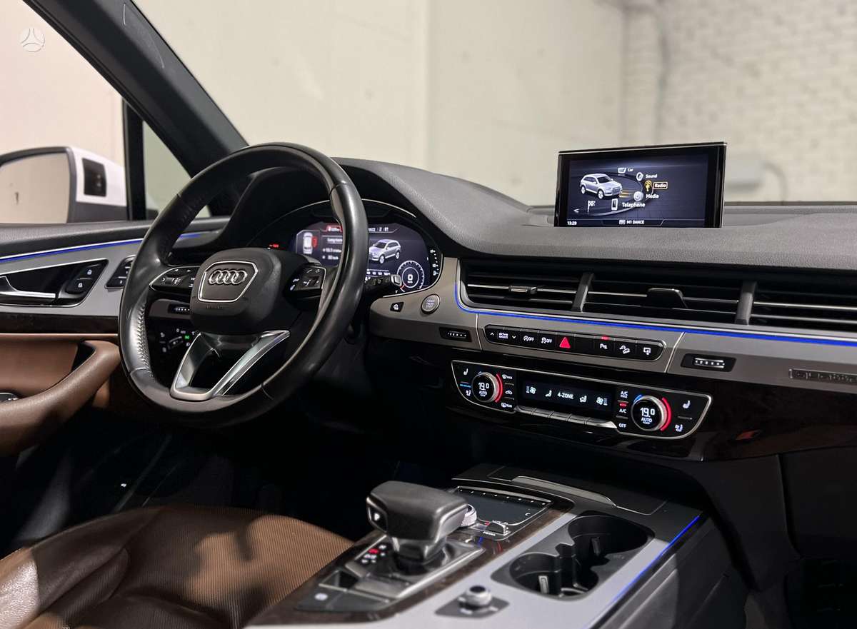 Audi Q7, 3.0 l., off-road / crossover