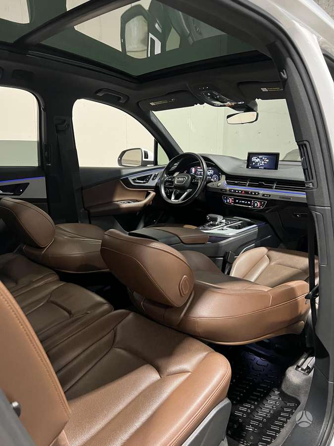 Audi Q7, 3.0 l., off-road / crossover