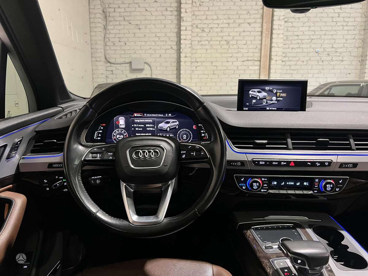 Audi Q7, 3.0 l., off-road / crossover