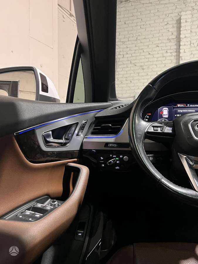 Audi Q7, 3.0 l., off-road / crossover