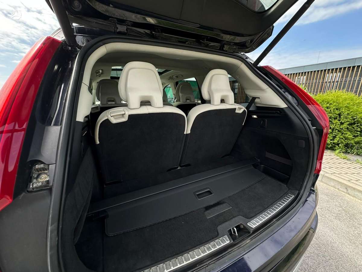 Volvo XC90, 2.0 l., off-road / crossover