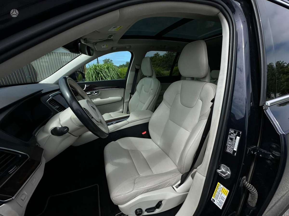 Volvo XC90, 2.0 l., off-road / crossover