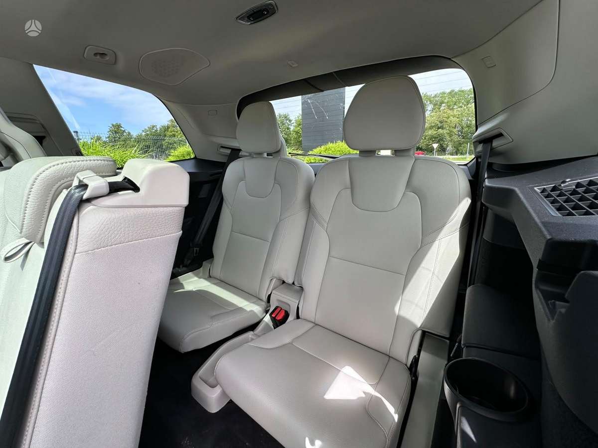 Volvo XC90, 2.0 l., off-road / crossover