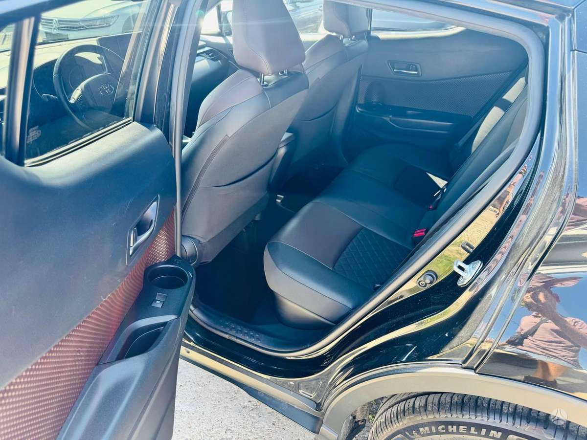 Toyota C-HR - 8