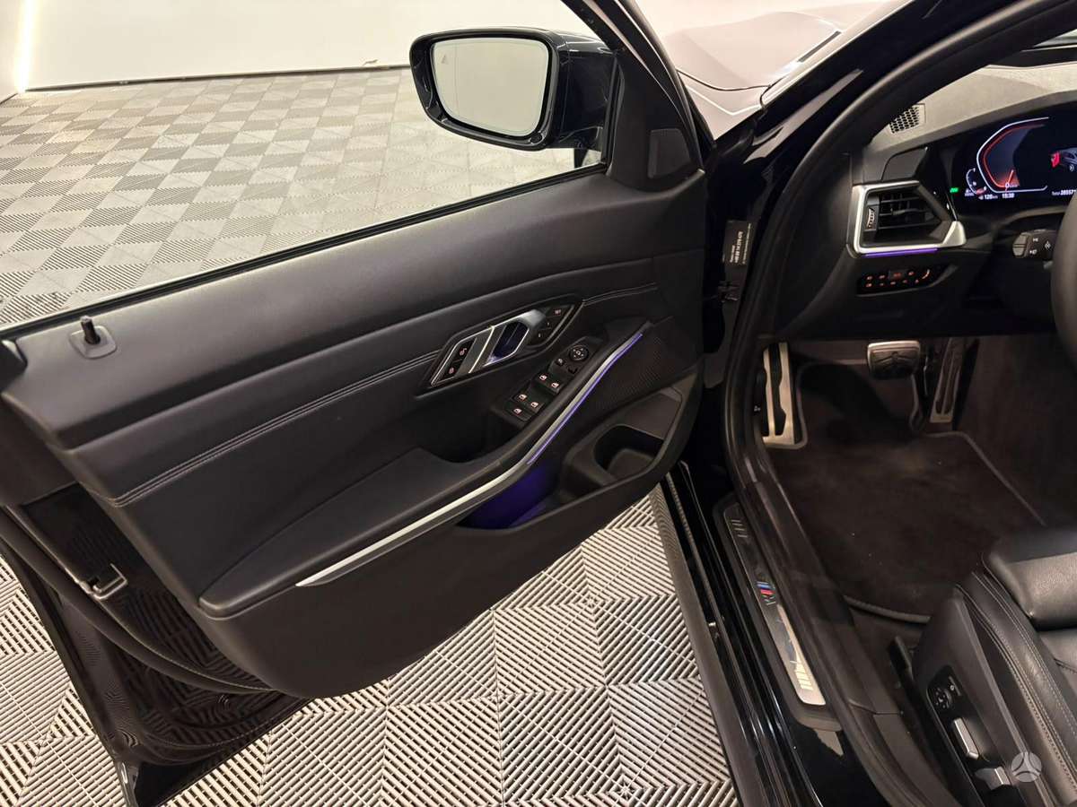 BMW 320, 2.0 l., Седан