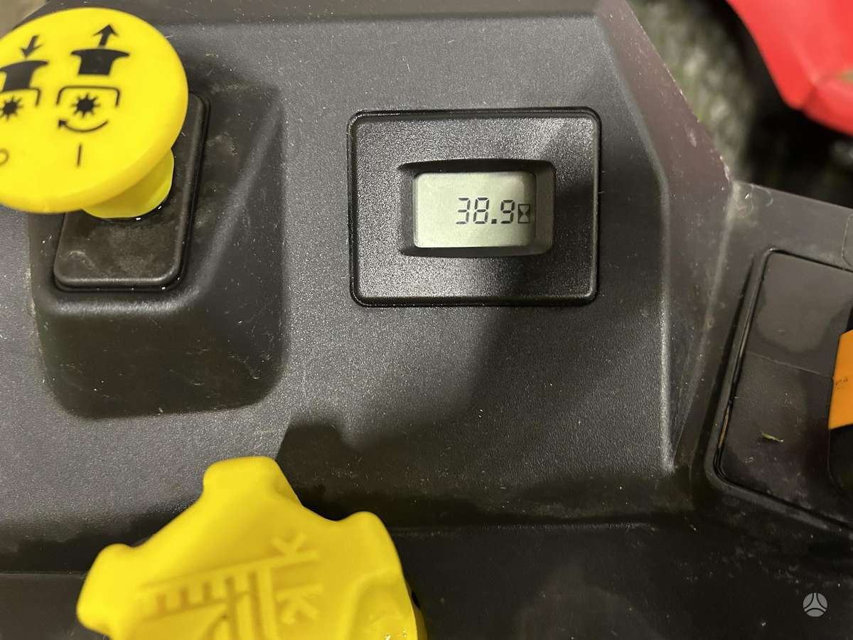 John Deere Z315E, sodo traktoriai