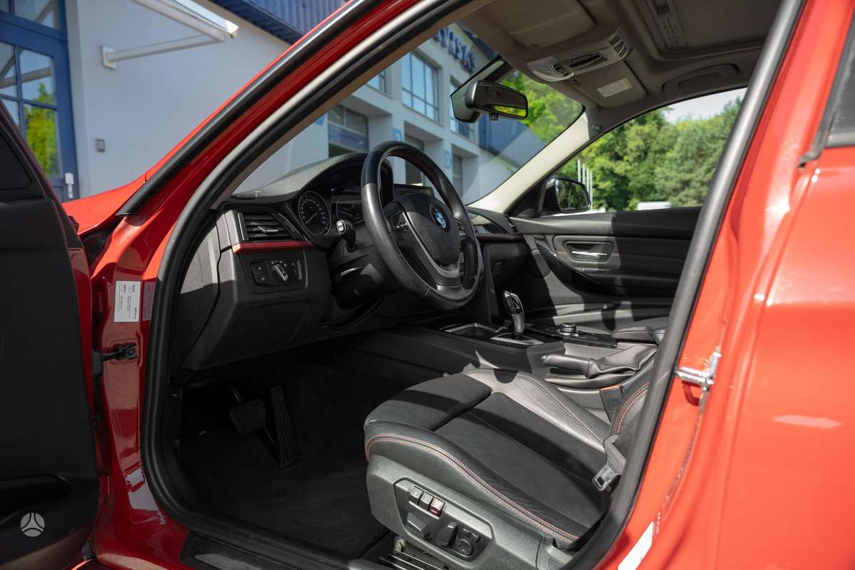 BMW 320, 2.0 l., saloon / sedan