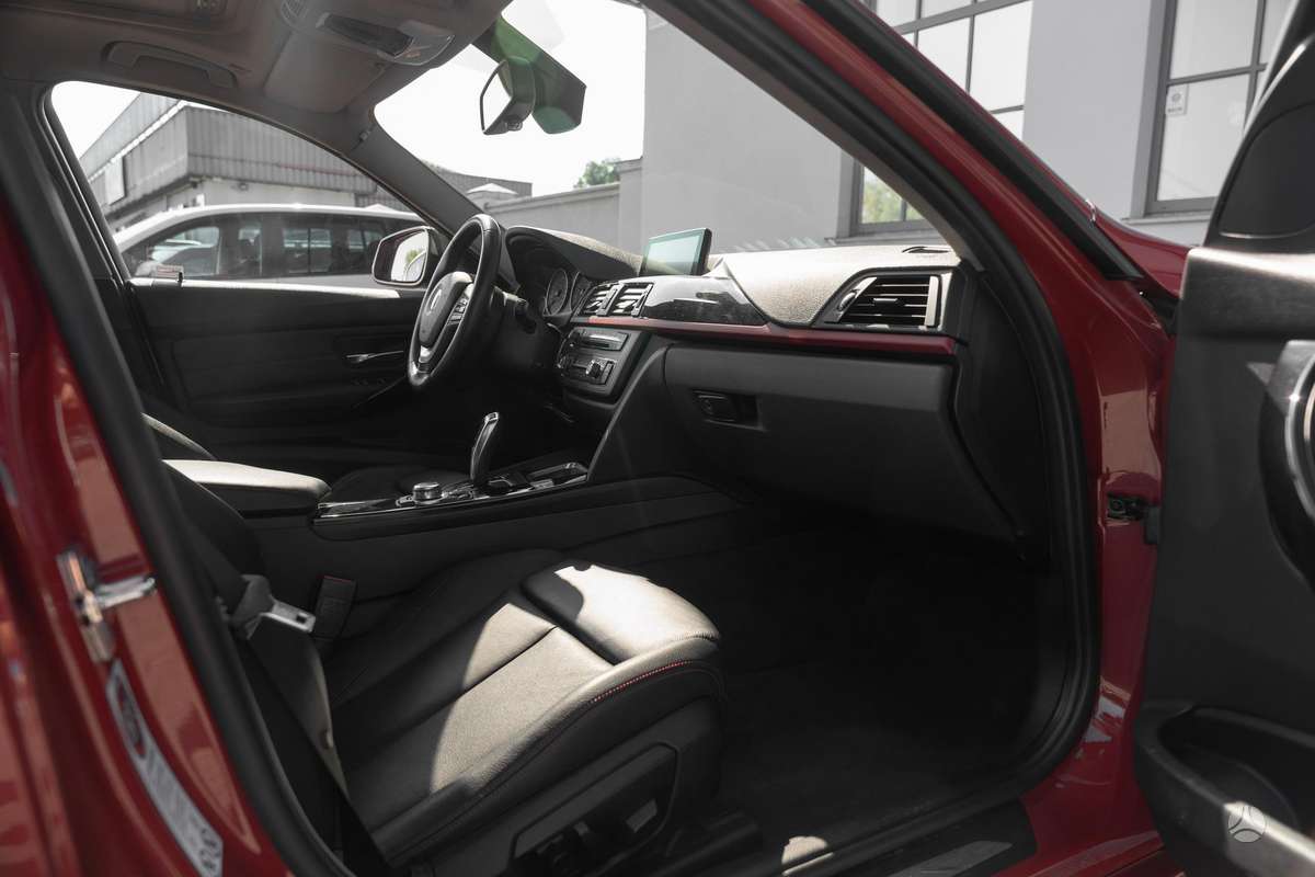 BMW 320, 2.0 l., Седан