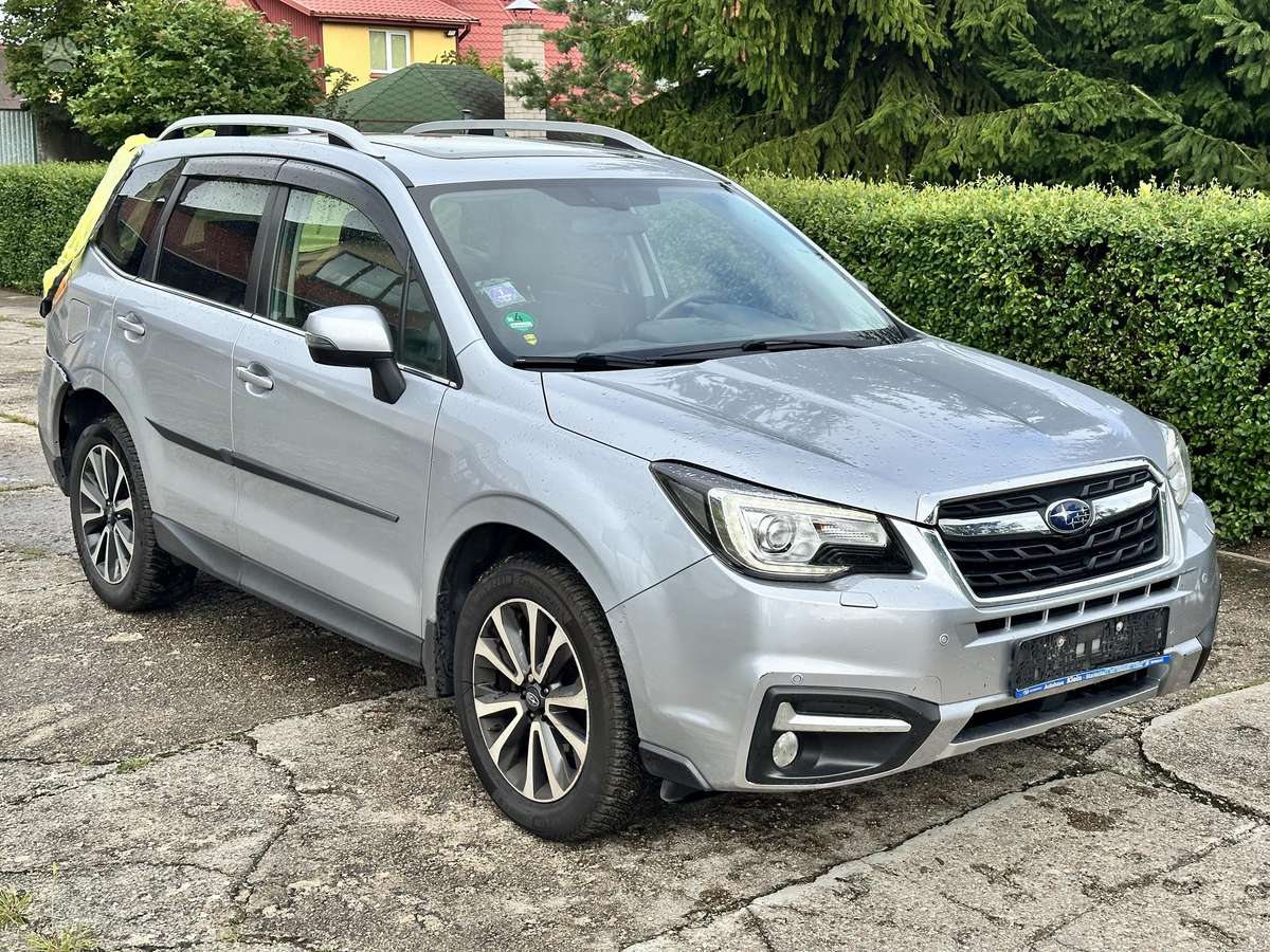 Subaru Forester, 2.0 l., off-road / crossover
