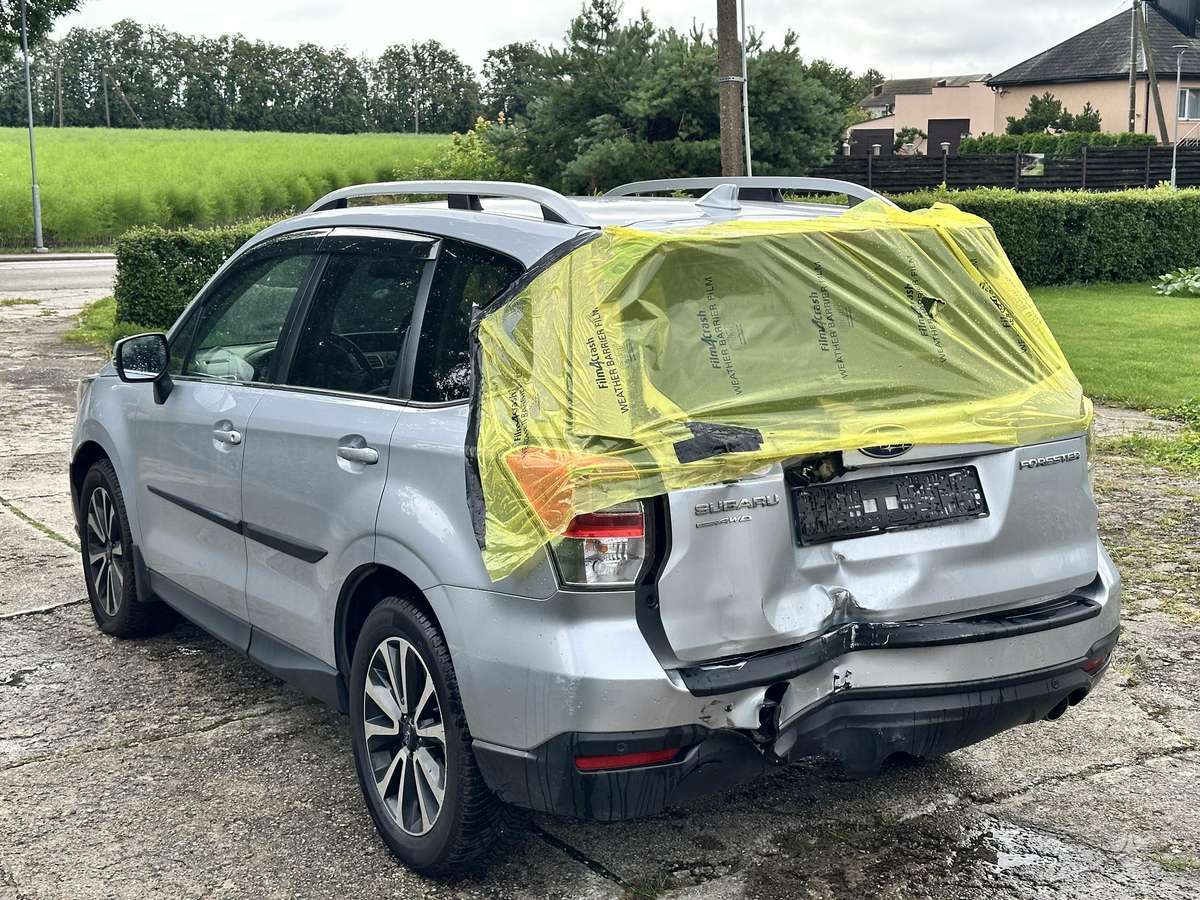 Subaru Forester, 2.0 l., off-road / crossover