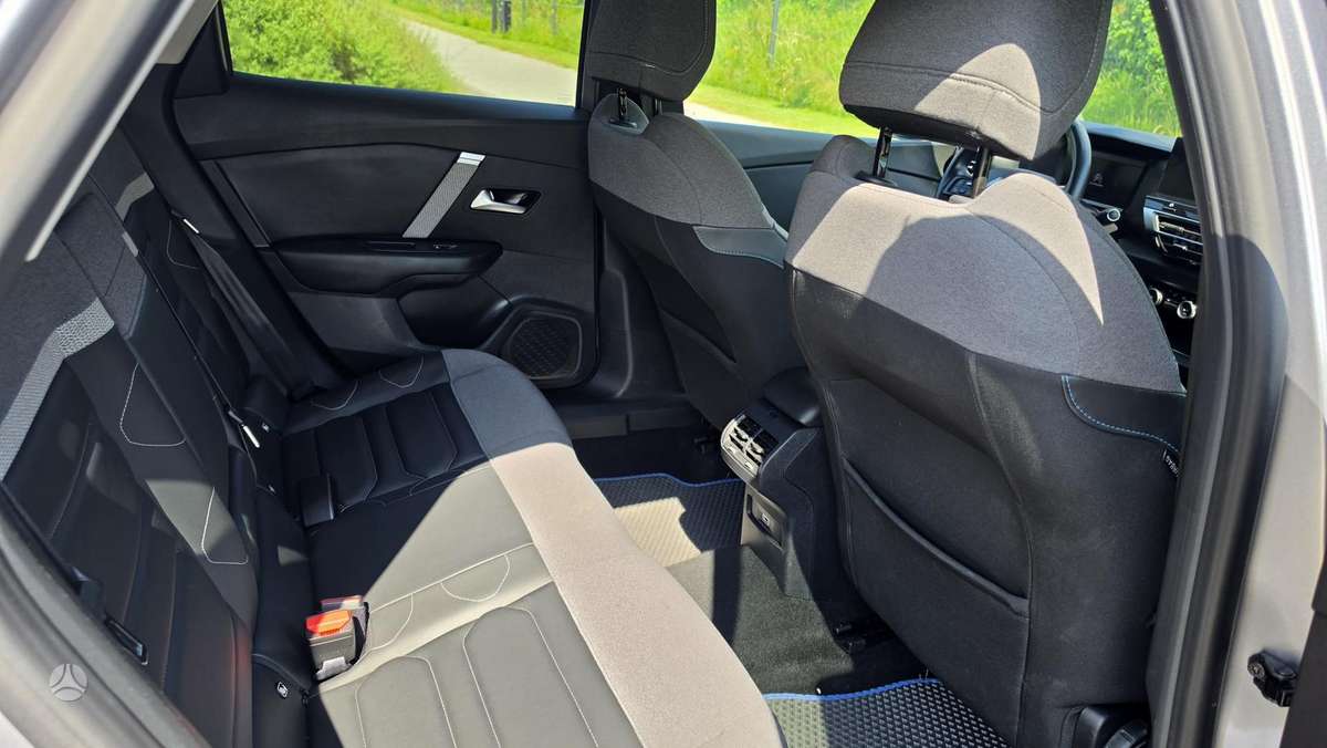Citroen C4, 1.5 l., hatchback