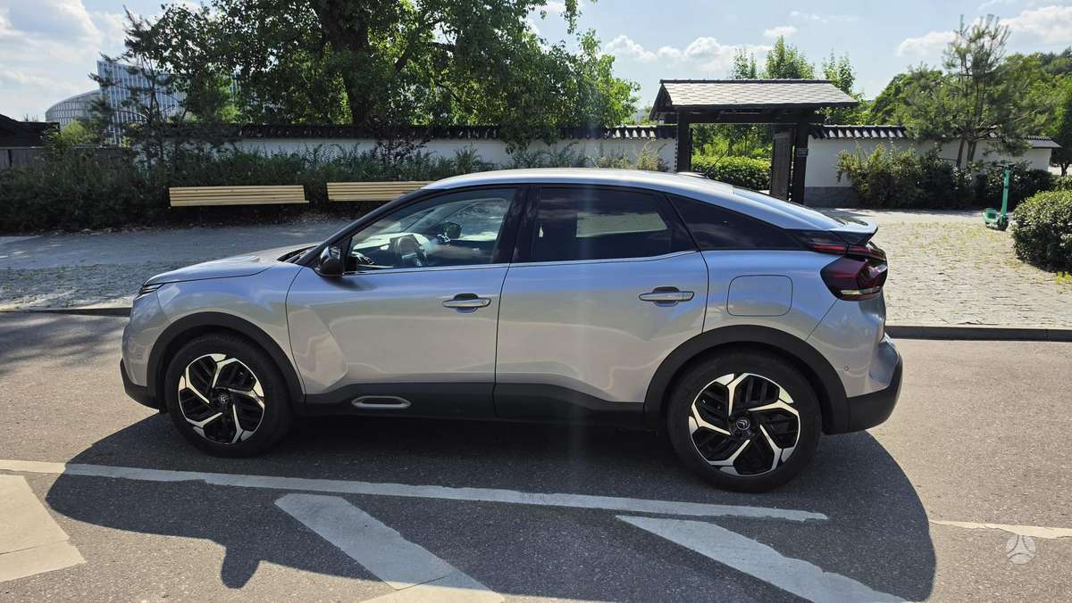 Citroen C4, 1.5 l., hatchback
