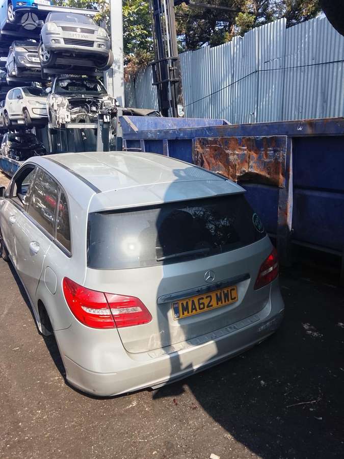 Mercedes-Benz B220