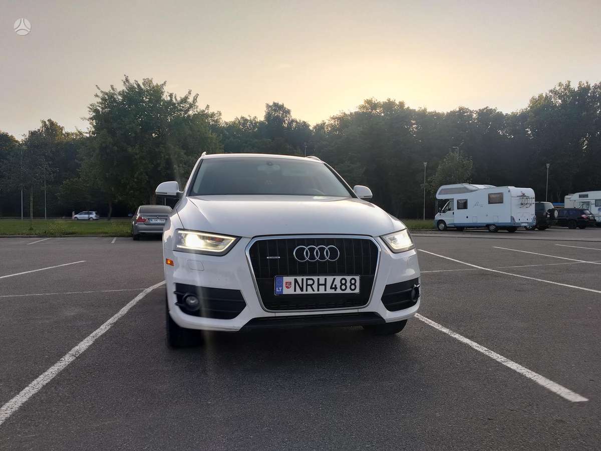 Audi Q3, 2.0 l., off-road / crossover