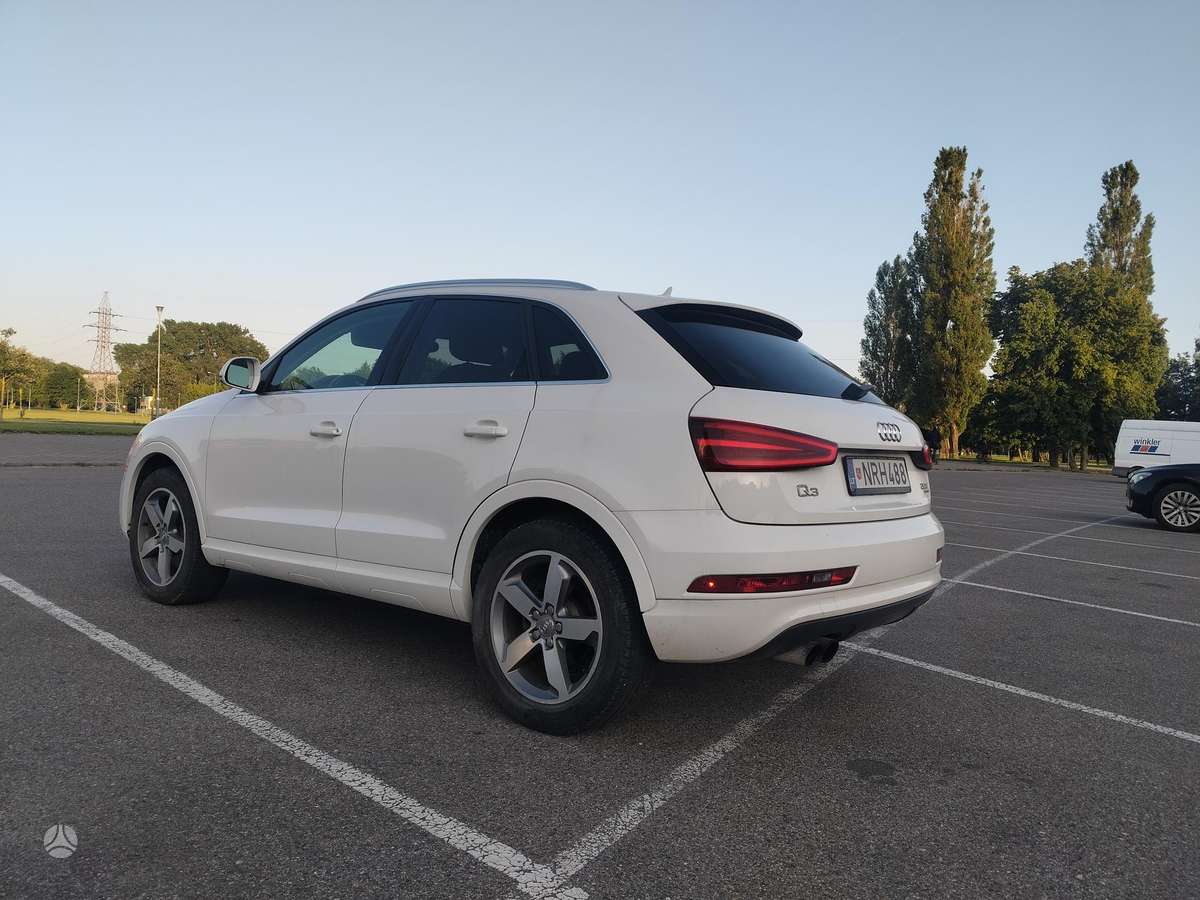 Audi Q3, 2.0 l., off-road / crossover