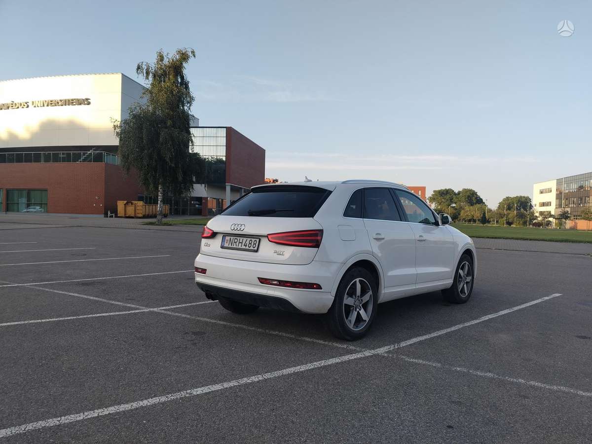 Audi Q3, 2.0 l., off-road / crossover