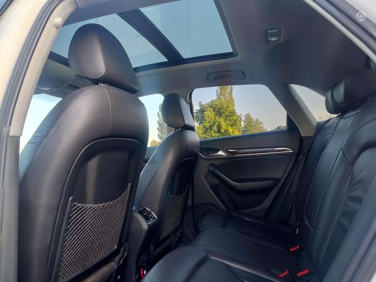 Audi Q3, 2.0 l., off-road / crossover
