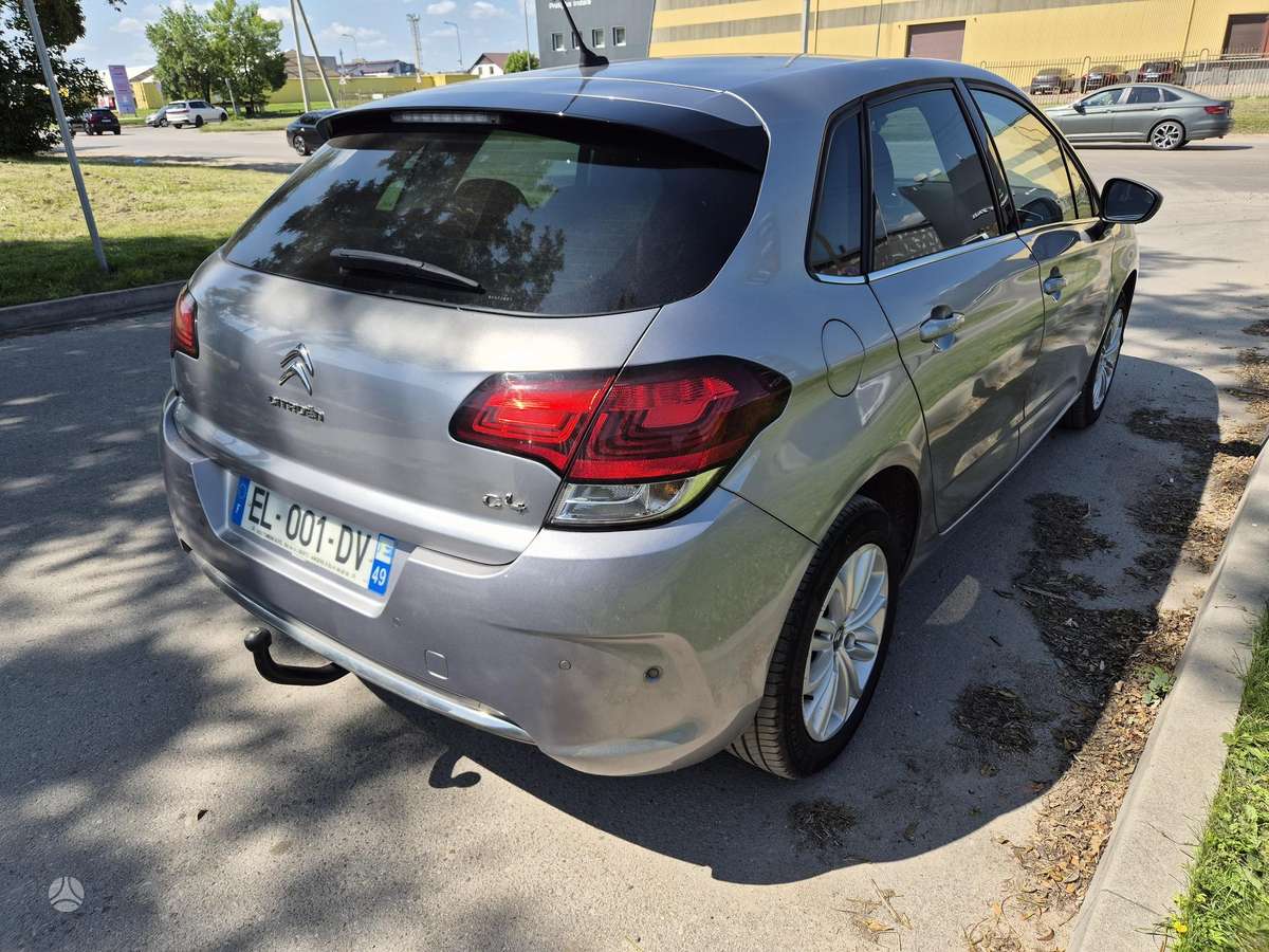 Citroen C4, 1.2 l., hatchback
