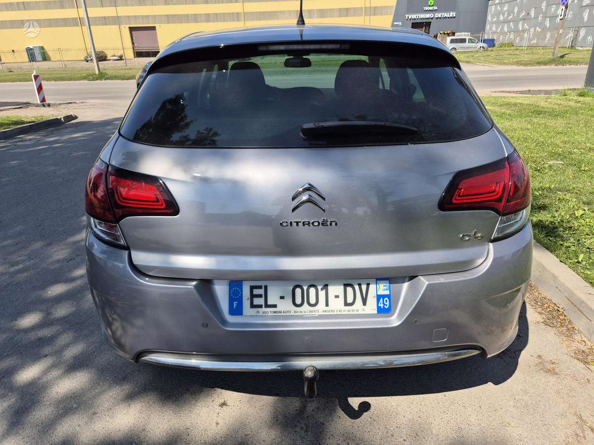 Citroen C4, 1.2 l., hatchback