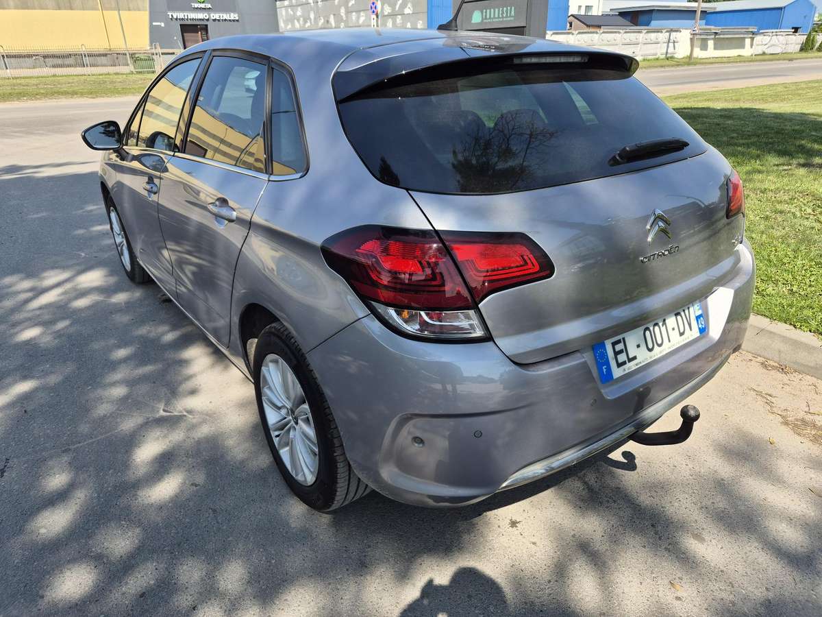 Citroen C4, 1.2 l., hatchback