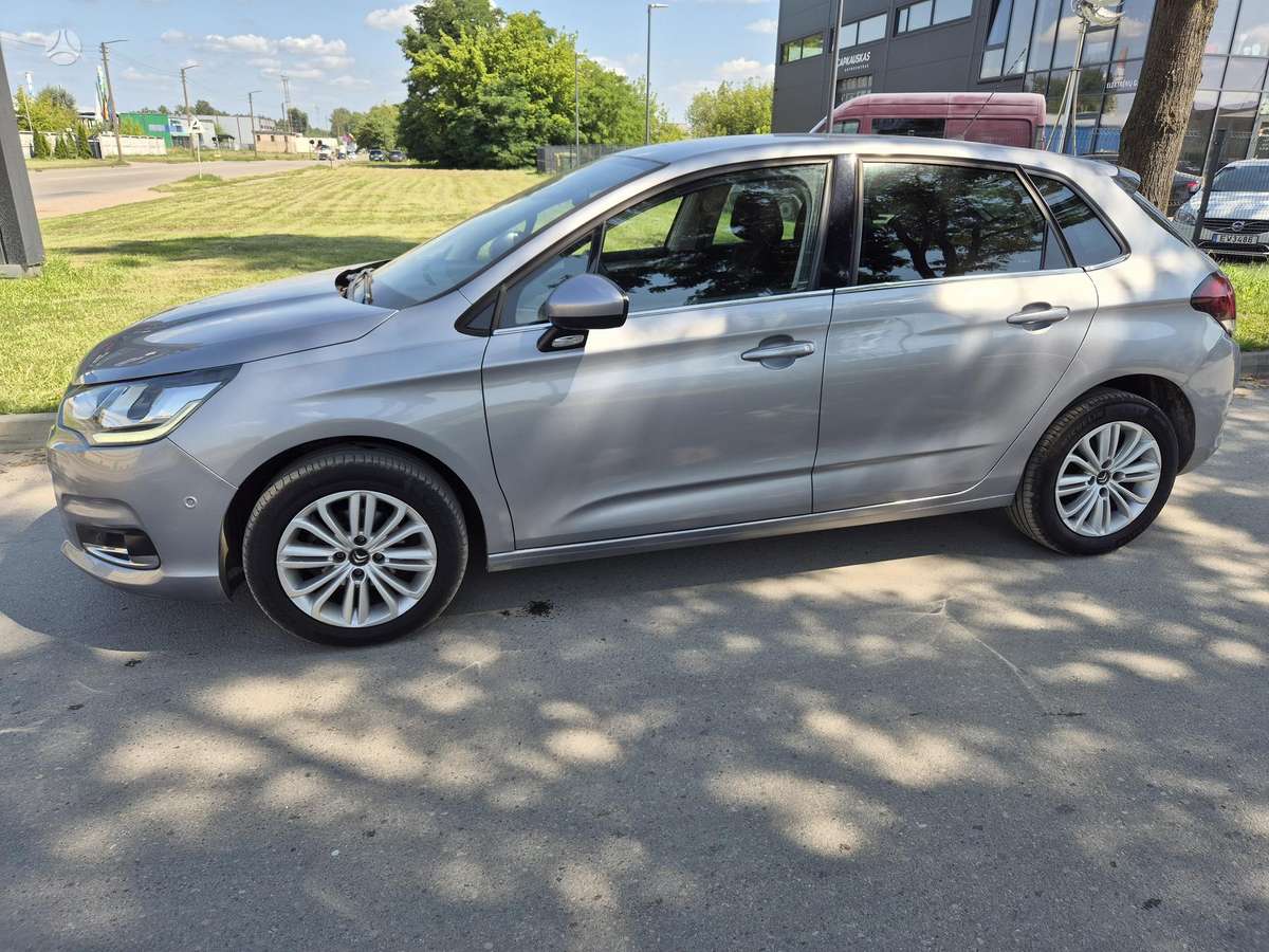 Citroen C4, 1.2 l., Хэтчбек