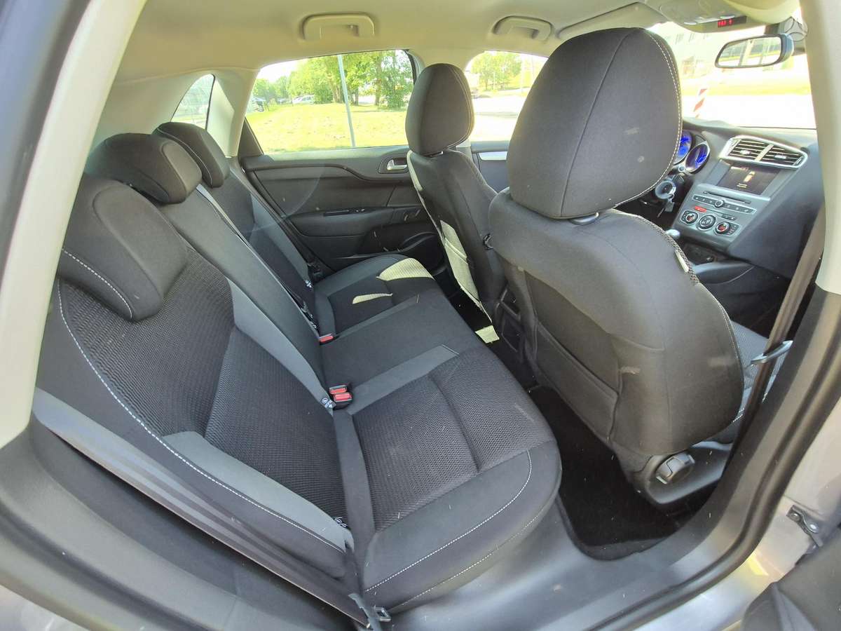 Citroen C4, 1.2 l., hatchback