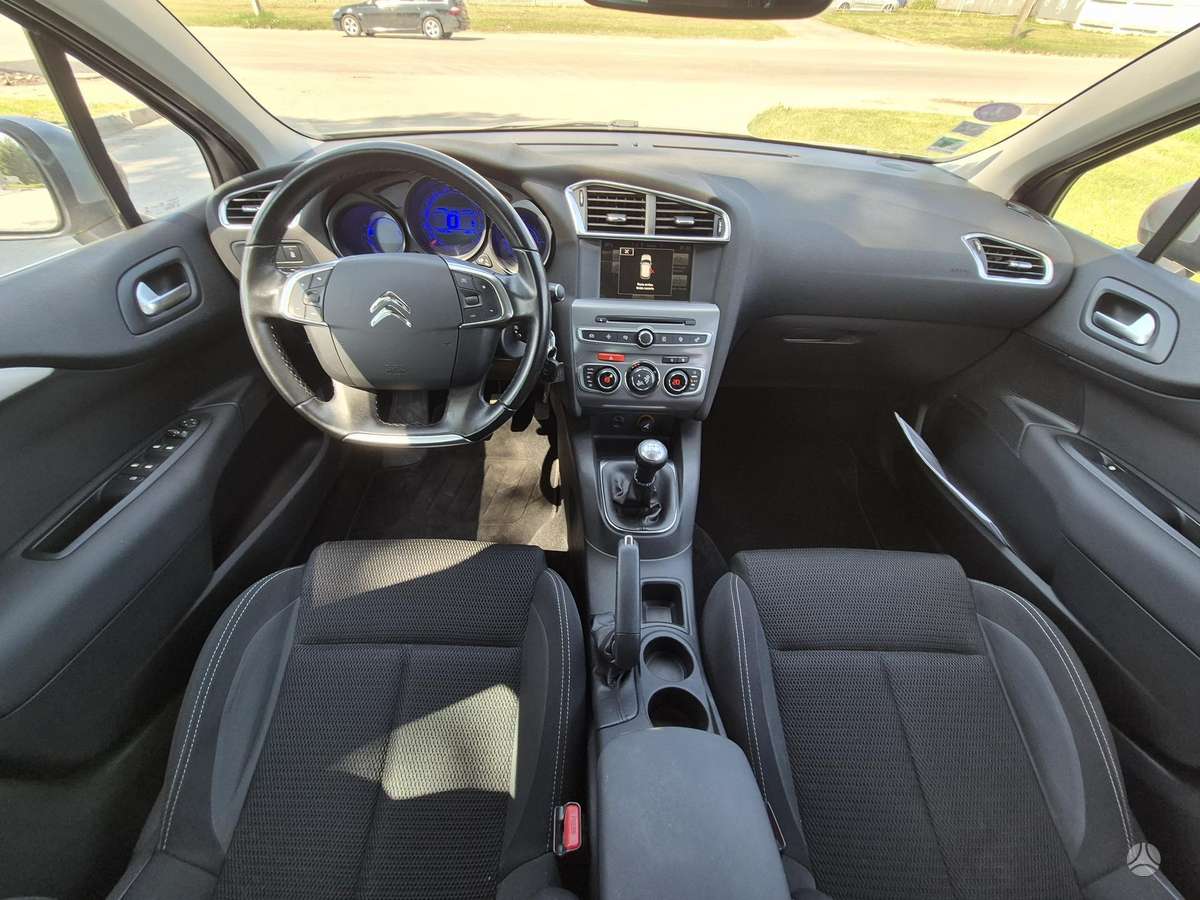 Citroen C4, 1.2 l., hatchback