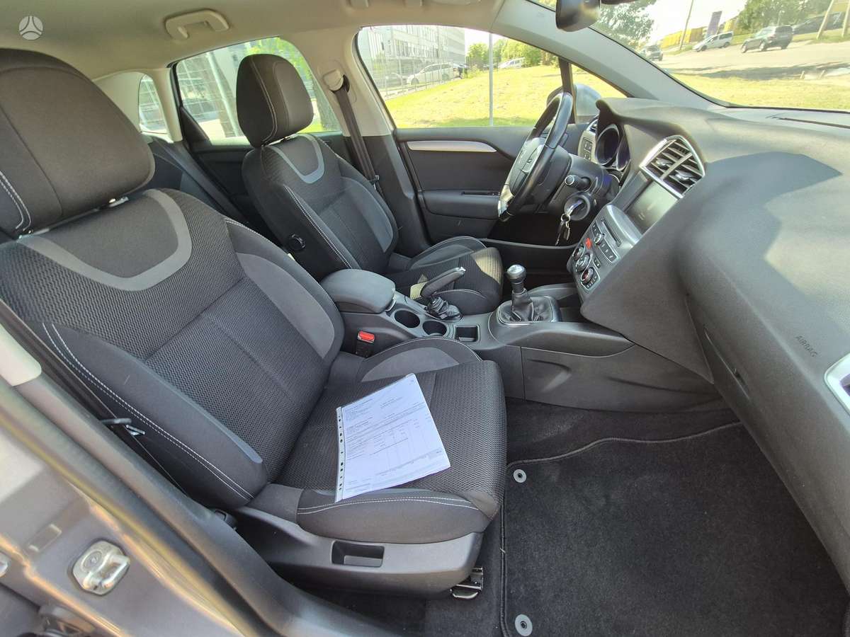 Citroen C4, 1.2 l., hatchback