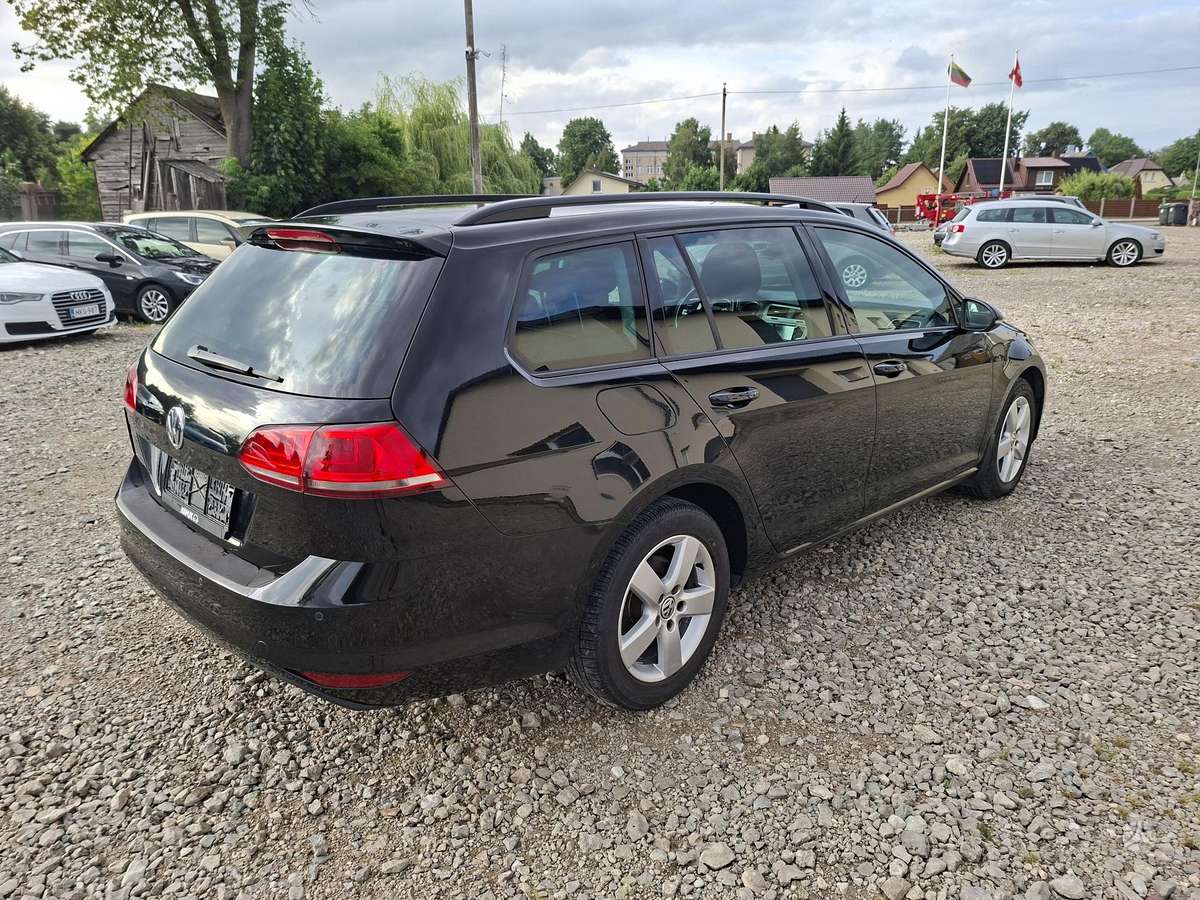 Volkswagen Golf - 6