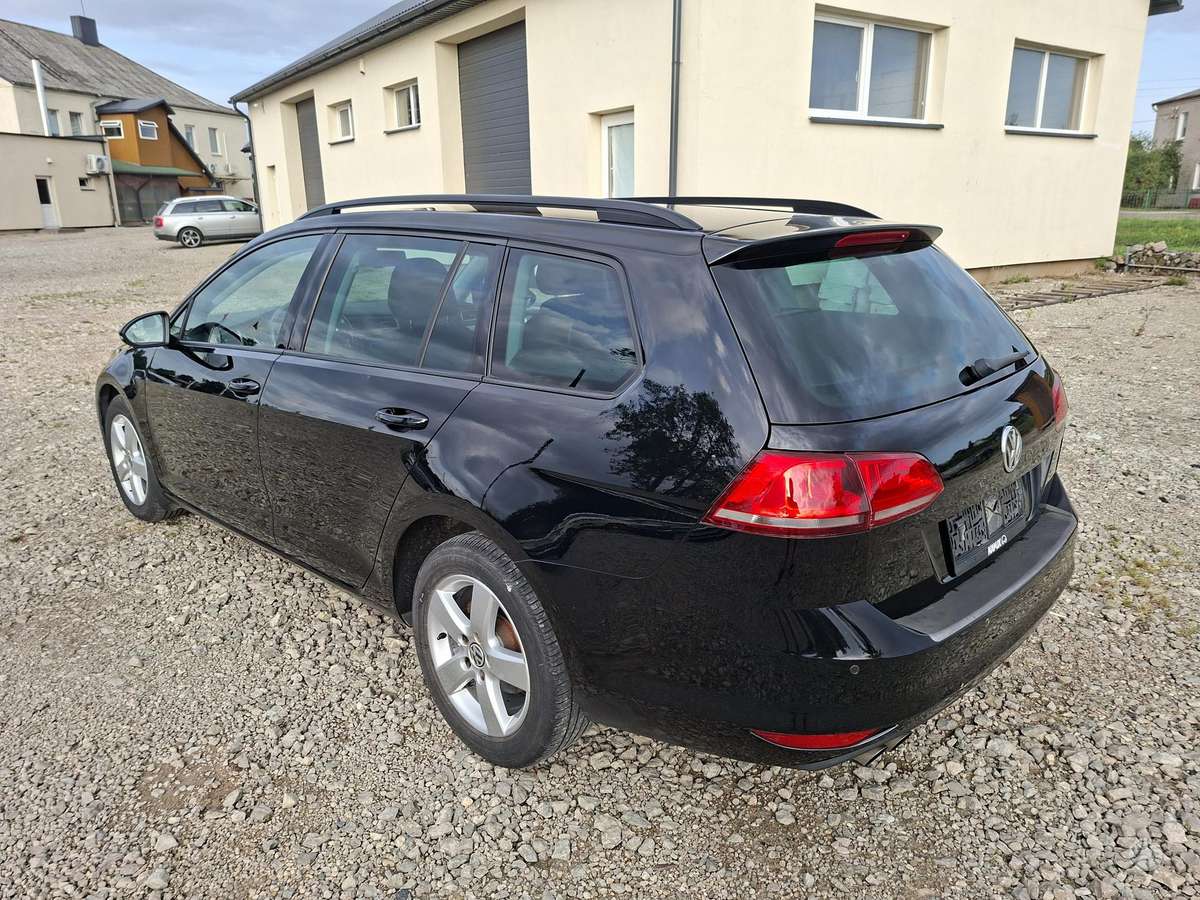 Volkswagen Golf - 1