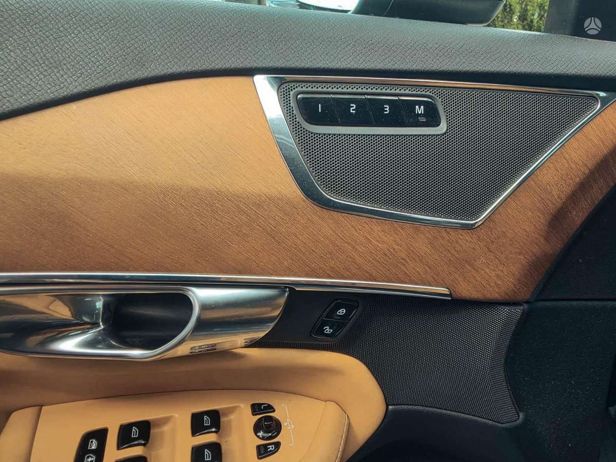 Volvo XC90 - 11