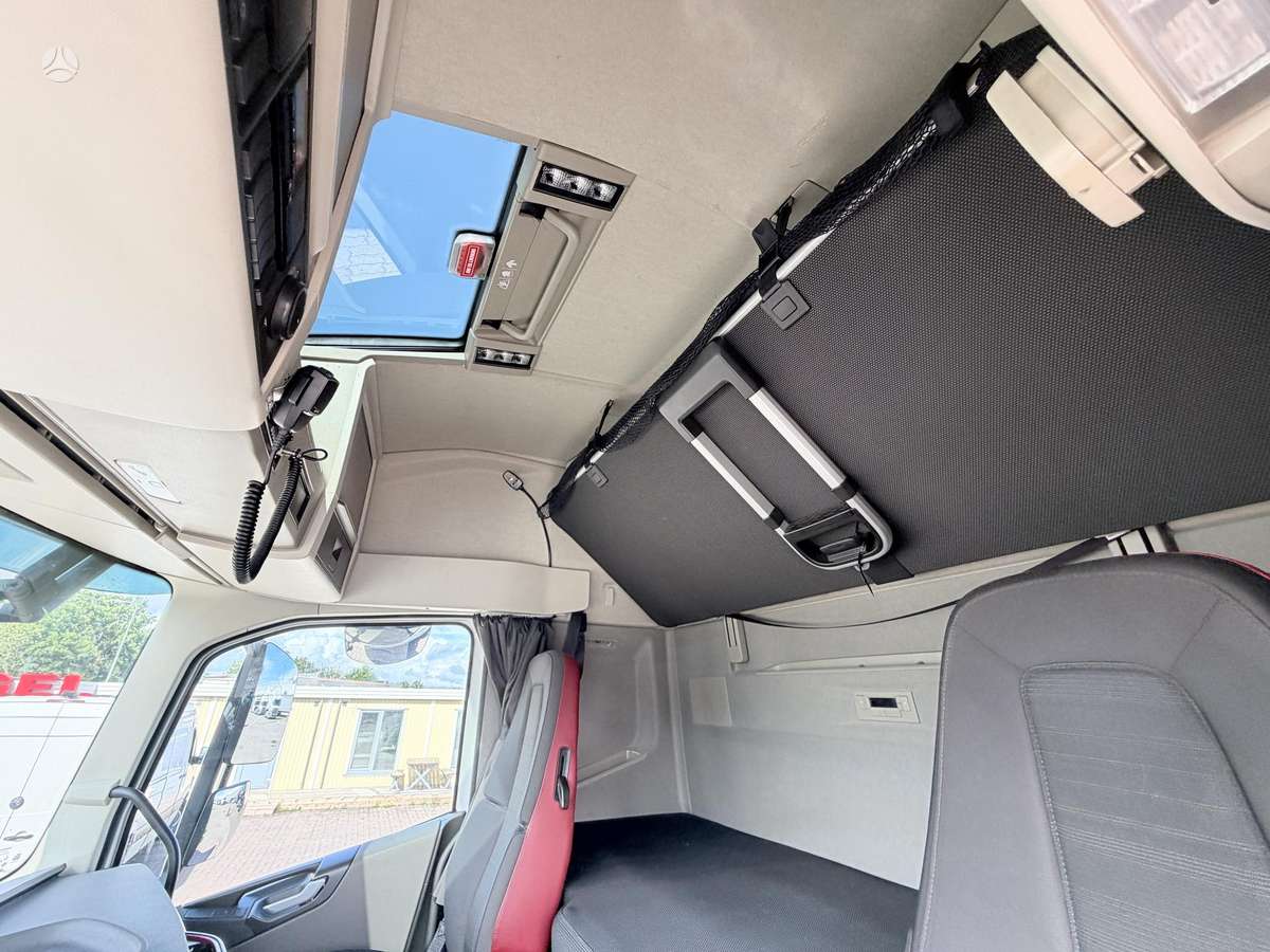 Volvo FH500, double sleeper
